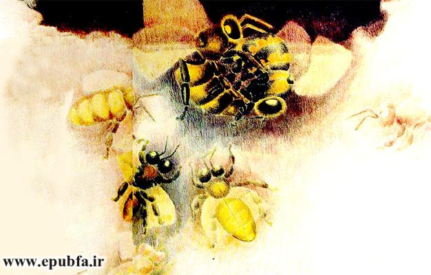 در جلوی کندو، زنبورهای دیگری که «نگهبان» گفته میشدند ایستاده بودند